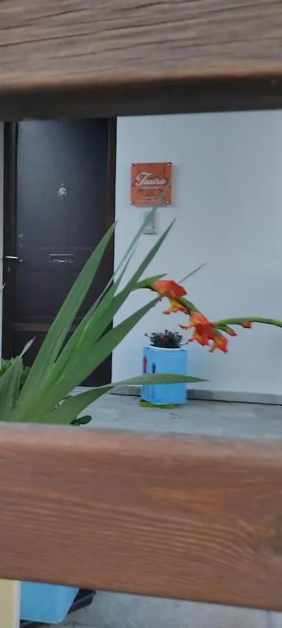 Apartment Tsaira アムリアニ